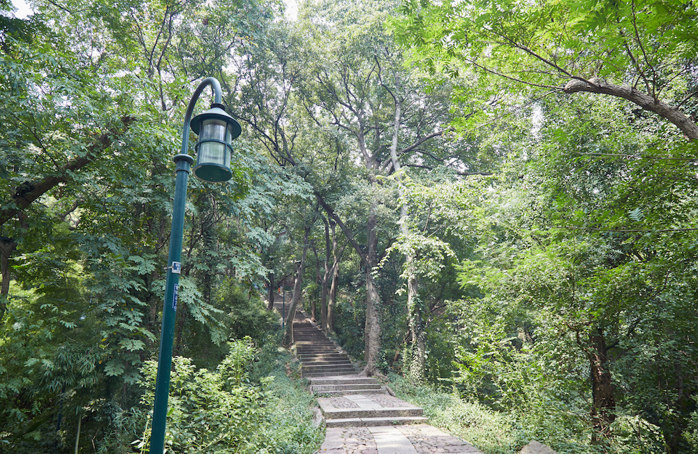 Baoshi Trail Entrance