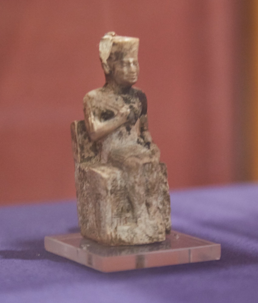 Khufu Statue